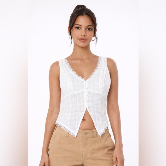 hollister social touriat Tops - Women's White Social Tourist Button-through Flyaway Top